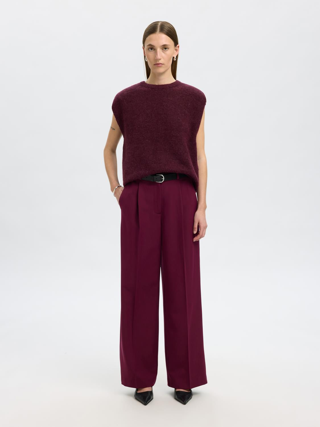 model_shot-front_full